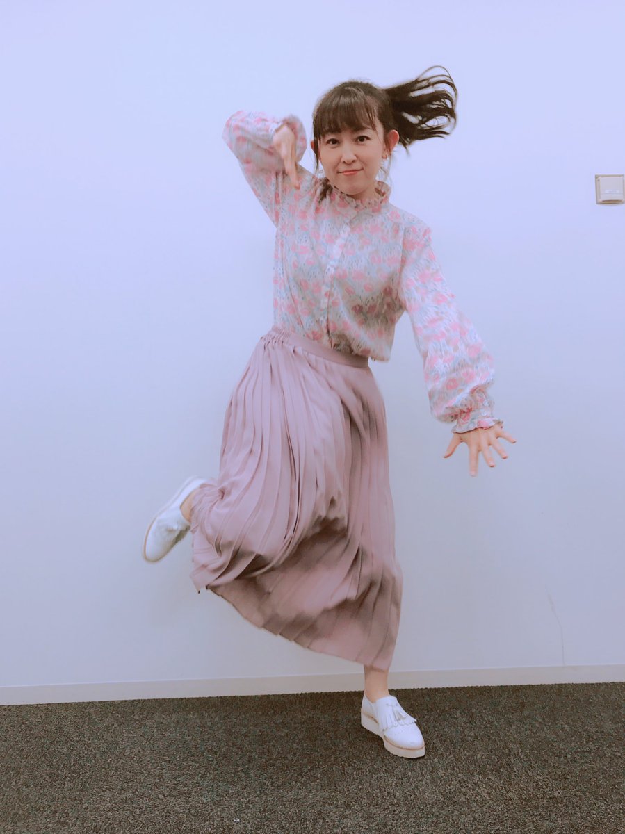 takahashimikako's tweet photo. 明日6/3水曜日17時
アニラブはお誕生日SP😂
ゆかちのShining Star- -LOVE Letter
恋するフォーチュンクッキー
オトメロディー
ハレ晴れユカイ
ヒゲダンス
言い訳Maybe
氣志團 One Night Carnival
ゆいかおりのPUPPY LOVE!!
のメドレー踊ります🩰
最後にソンナコトナイヨも↓
#alb3 #agqr https://t.co/jeC9vM4jXk