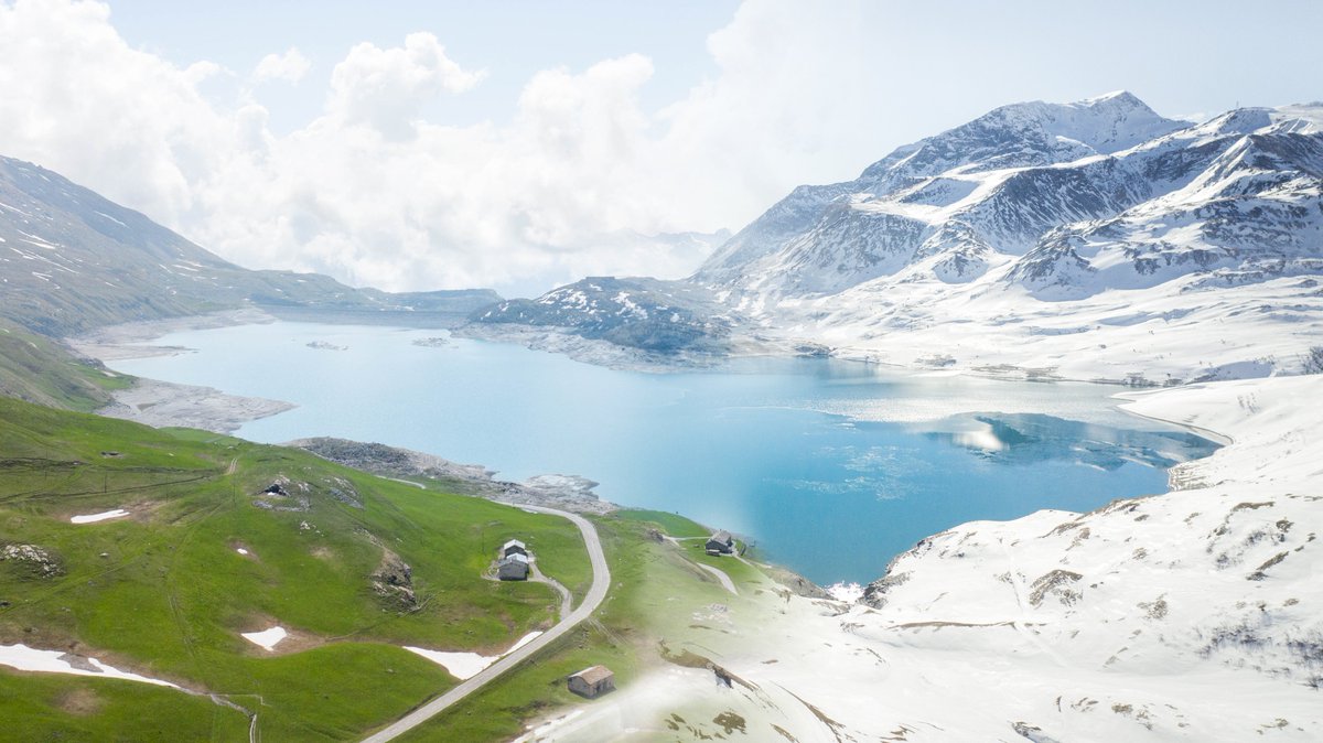 BONS PLANS ! 
Il fait chaud mais la neige vous manque déjà ? Nous ouvrons la vente des forfaits hiver 2020/2021 avec des tarifs - 25%, -50%, - 75% et même -80%. Plus vous anticipez, plus vous économisez : bit.ly/ForfaitSki2021