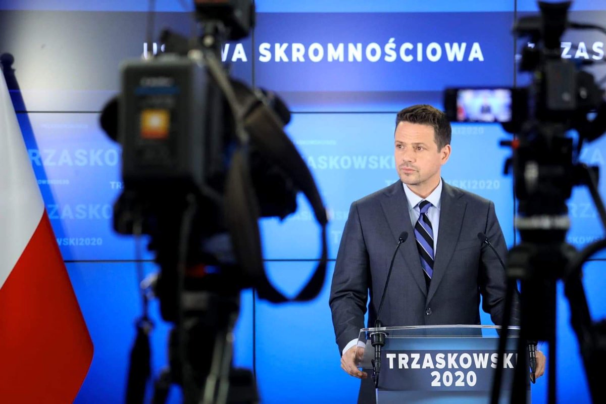 Trwa kryzys. Liczba bezrobotnych w Polsce zbliża się do 1 mln. Tymczasem partyjni nominaci zarabiają krocie w spółkach, których głównym celem jest często przede wszystkim nabijanie ich kieszeni. Dlatego proponuję ustawę skromnościową. #MamyDość rozpasania władzy!