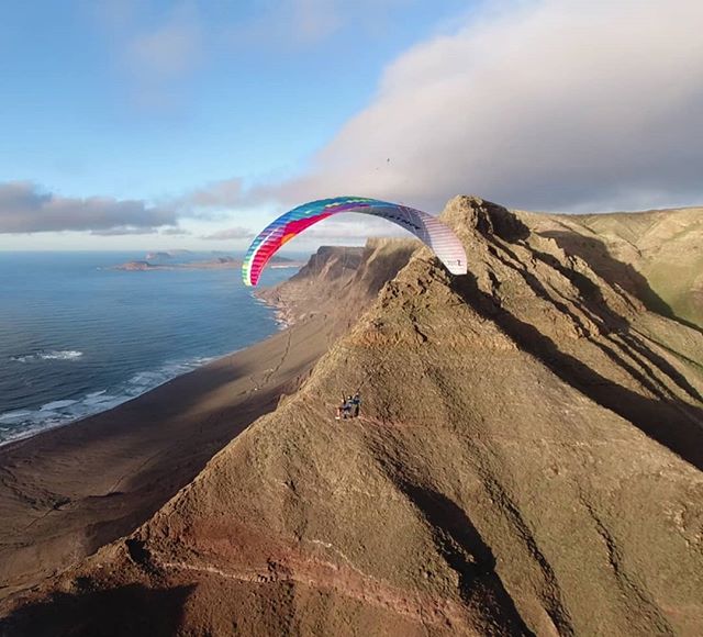famaraiso's tweet photo. Te Cielo❤
.
.
.
#famara
#famaraiso
#lanzarote
#lovelanzarote
#paragliding
#vuelolibre
#adventure
#aventura
#lagraciosa
#canarias
#instatravel
#ecoturism
#ecoturismo
#hariaextreme
📸 https://t.co/1MSrvfKpFb via https://t.co/CPYMlMP3Eg https://t.co/6OQTb6fJFE