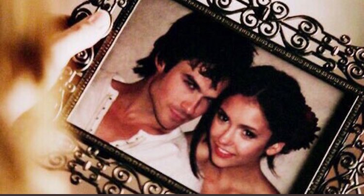 bemore236's tweet photo. Belle queste foto Nian spacciate per foto Delena, insomma volevate devastarci completamente 

Non bastava la morte di Damon e il dolore immenso di Elena, serviva anche il ricordo dei Nian💔 #TheVampireDiaries https://t.co/Uuzt4hqztt