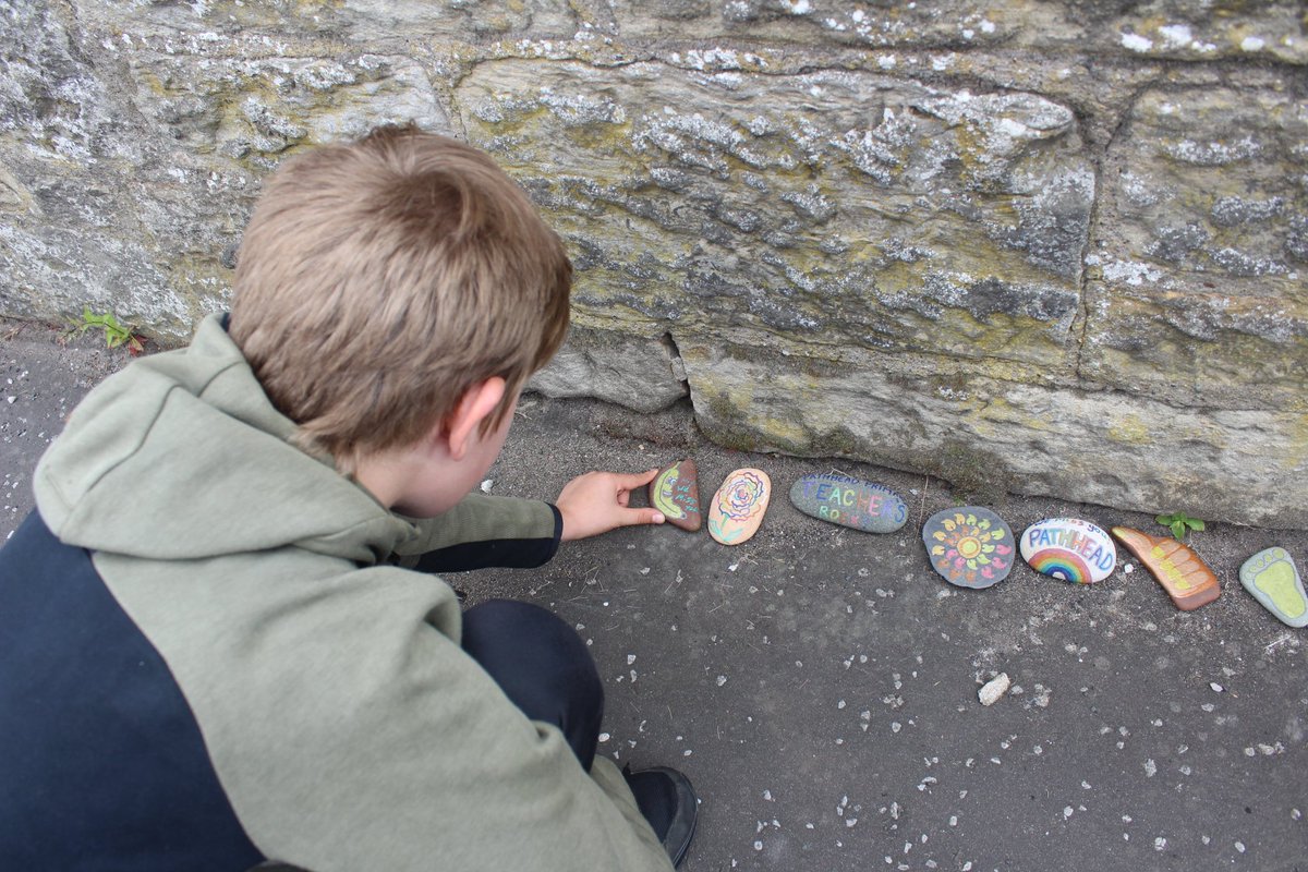 NatalieLogan9b's tweet photo. Putting our Rock's down at the school π πΈ π kid's loved looking at all the other one's that have been placed down by other families π @pathheadprimaryschool #rocks #creativity #rockdecorating #designingrocks #lockdown2020 https://t.co/z8WL74ORvZ