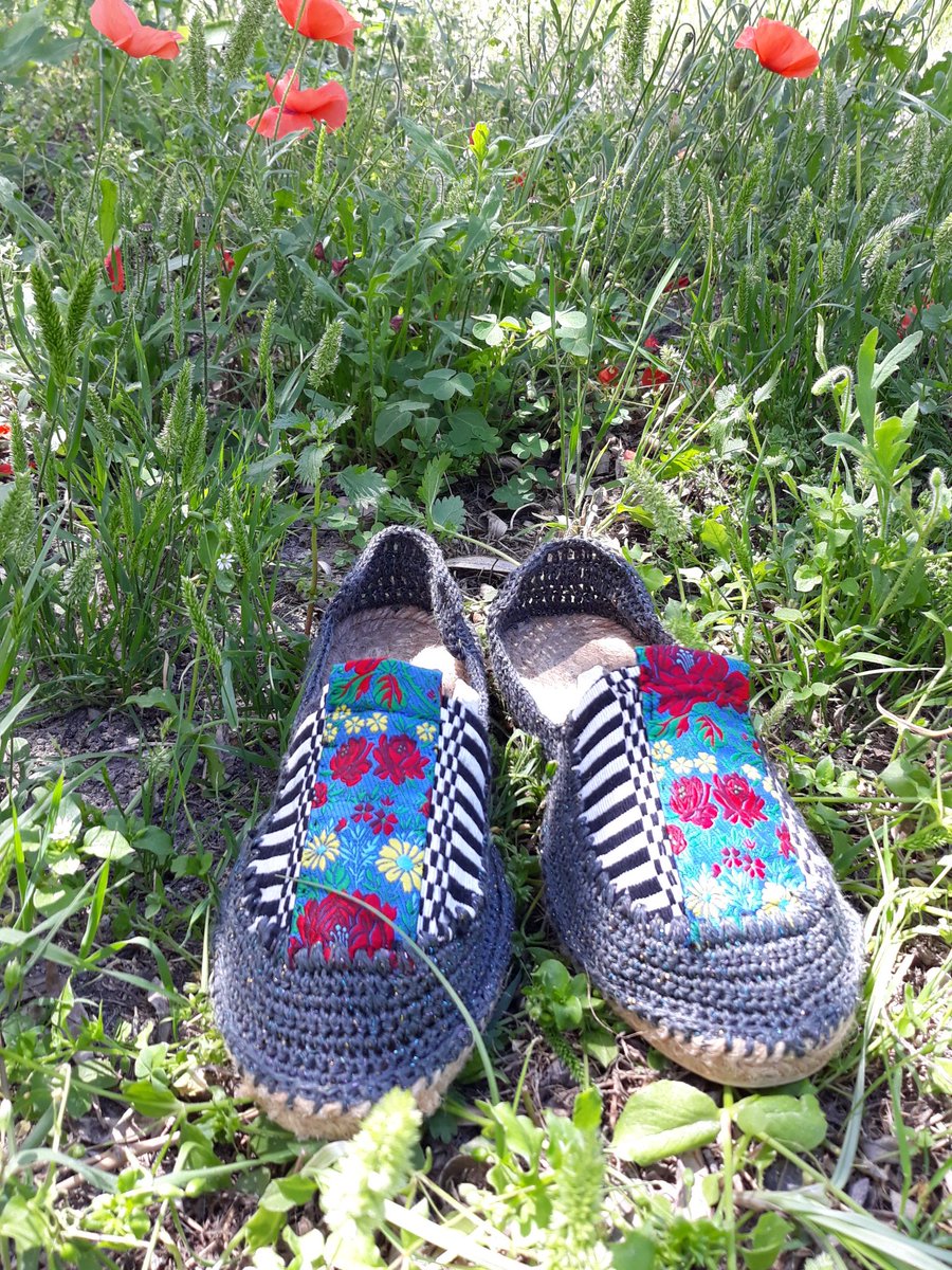 IntrecciSa's tweet photo. Collezione  P/E 2020 made in Sardinia. Per le tue passeggiate a contatto con la natura scegli di calzare le scarpe #intreccidisardegna interamente lavorate a mano, suole in juta broccato, tessuti sardi e filato di lino. https://t.co/QxOdt4n1ev