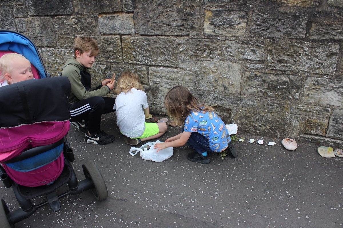 NatalieLogan9b's tweet photo. Putting our Rock's down at the school π πΈ π kid's loved looking at all the other one's that have been placed down by other families π @pathheadprimary #rocks #creativity #rockdecorating #designingrocks #lockdown2020 https://t.co/UDJTE42edO