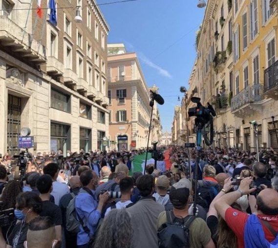 #2giugno
#cdx in piazza
Questa non è l’Italia che ci rappresenta