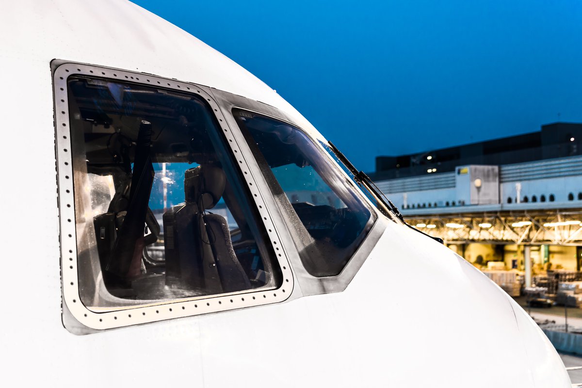 Heute mal ein kleines #Bilderrätsel beim #TechTuesday: Welchem Flugzeugtyp gehört dieses #Cockpit?
#pilots #flightdeck