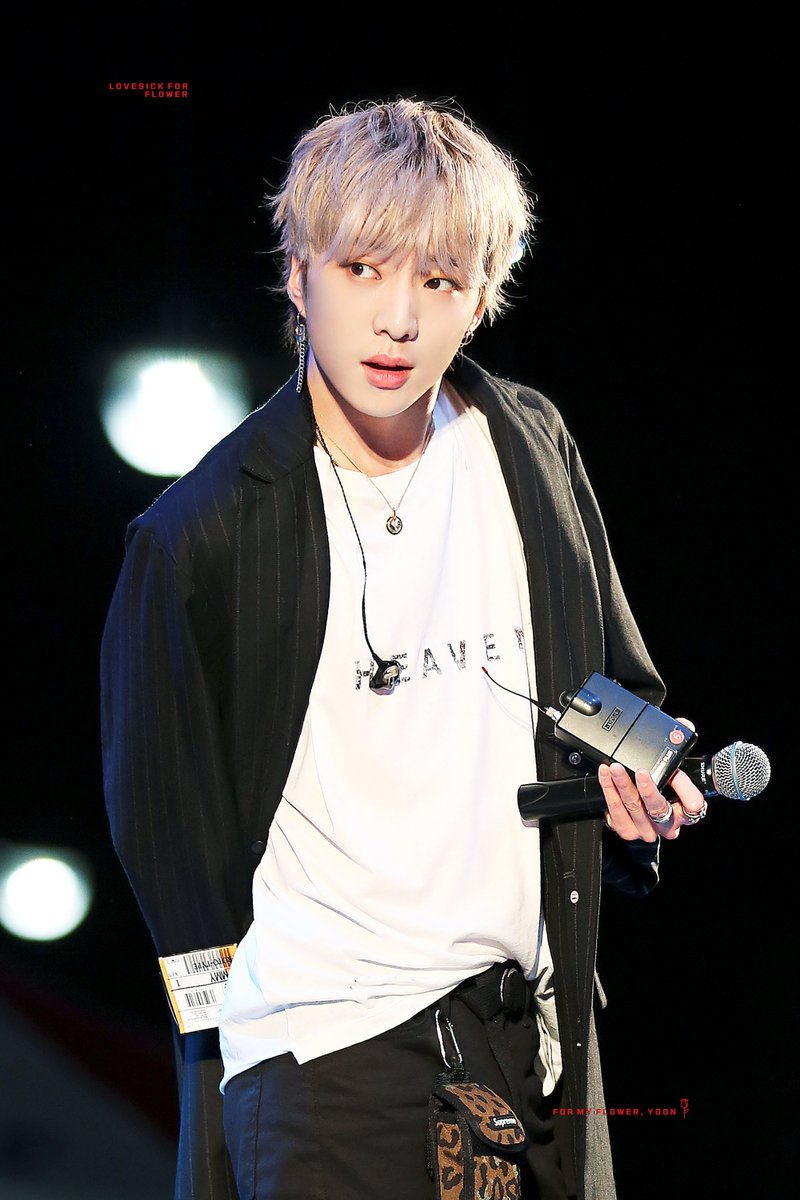 seungyoononly's tweet photo. 크롭된걸로 보시길래 
원본으로 저장하시라고 올립니다 
전설의 수원여대 폴더 연김에 몇장 더 보정했어요 ㅎㅎ

#강승윤 #seungyoon #위너 #WINNER 
@official_yoon_ https://t.co/e1bblBpNz4