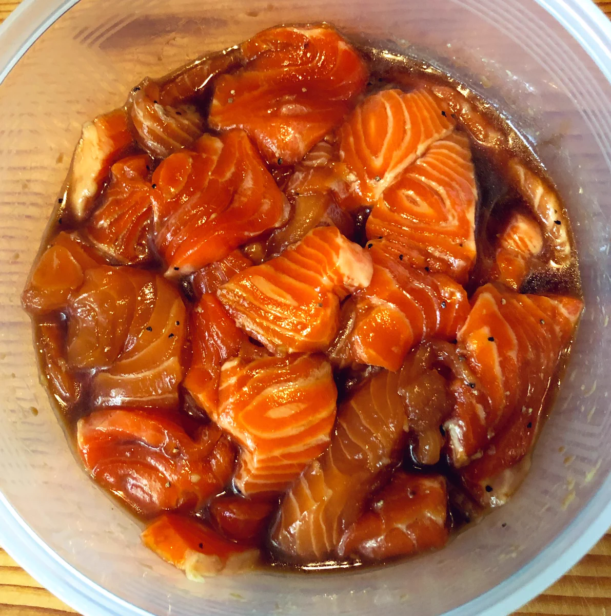 シンプルながら美味い！？「スタミナサーモン漬け」の作り方！