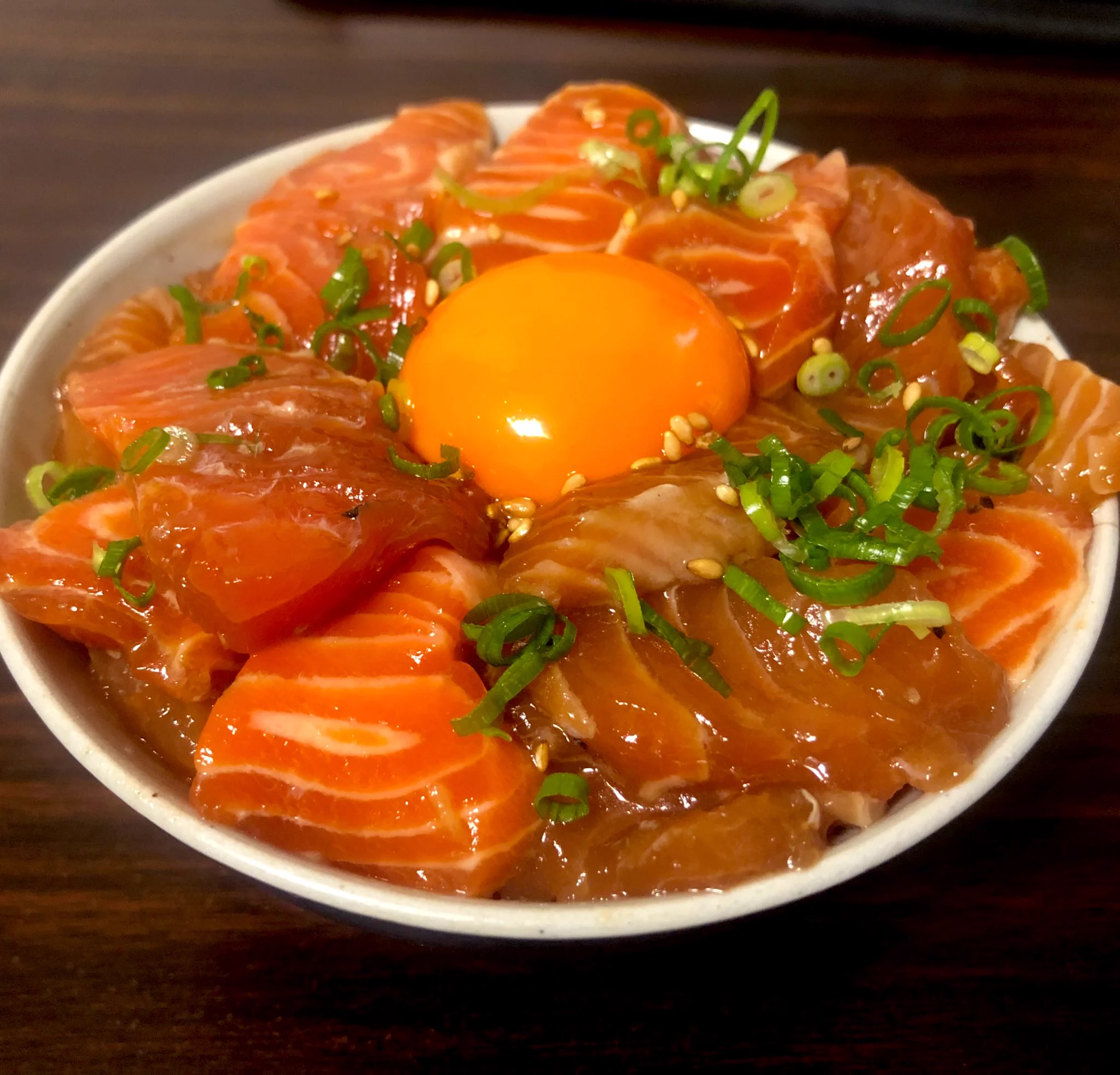 シンプルながら美味い！？「スタミナサーモン漬け」の作り方！