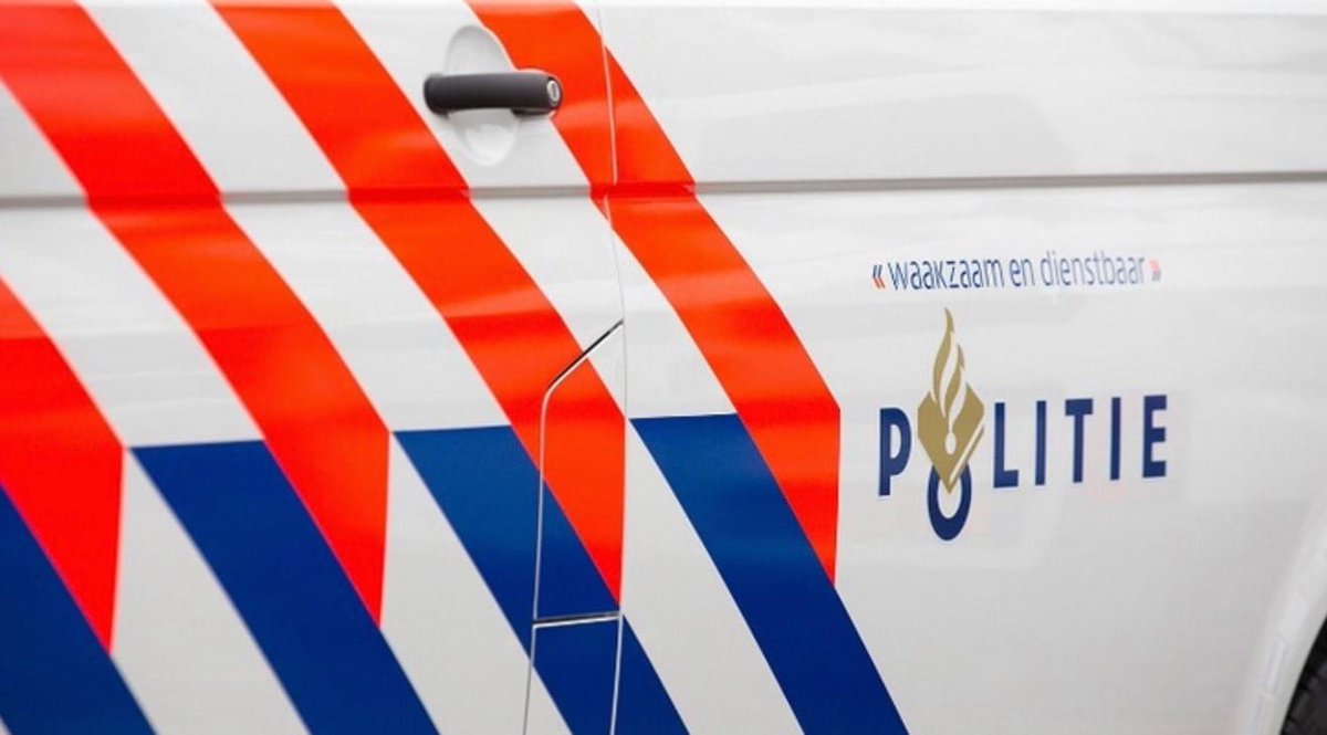 POL_Limburg's tweet photo. De Limburgse recherche heeft vanochtend een 32-jarige verdachte uit #Beringe aangehouden in het onderzoek naar de #brandstichting van een #zendmast bij de parkeerplaats Deersels aan de autosnelweg A67 in #Maasbree. Lees meer: https://t.co/QUvg7YUseO https://t.co/Ogl6ZyC2FF