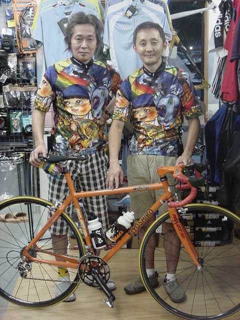 鴨吉 忌野清志郎とオレンジ号 もう 知らない人も多いのかな スポーツバイク つくば マツナガ で制作した フルオーダー 自転車 お値段１６０万で 一時盗難されるも 無事発見されたという 今ならツイッターで拡散されまくりで 犯人確実にネット