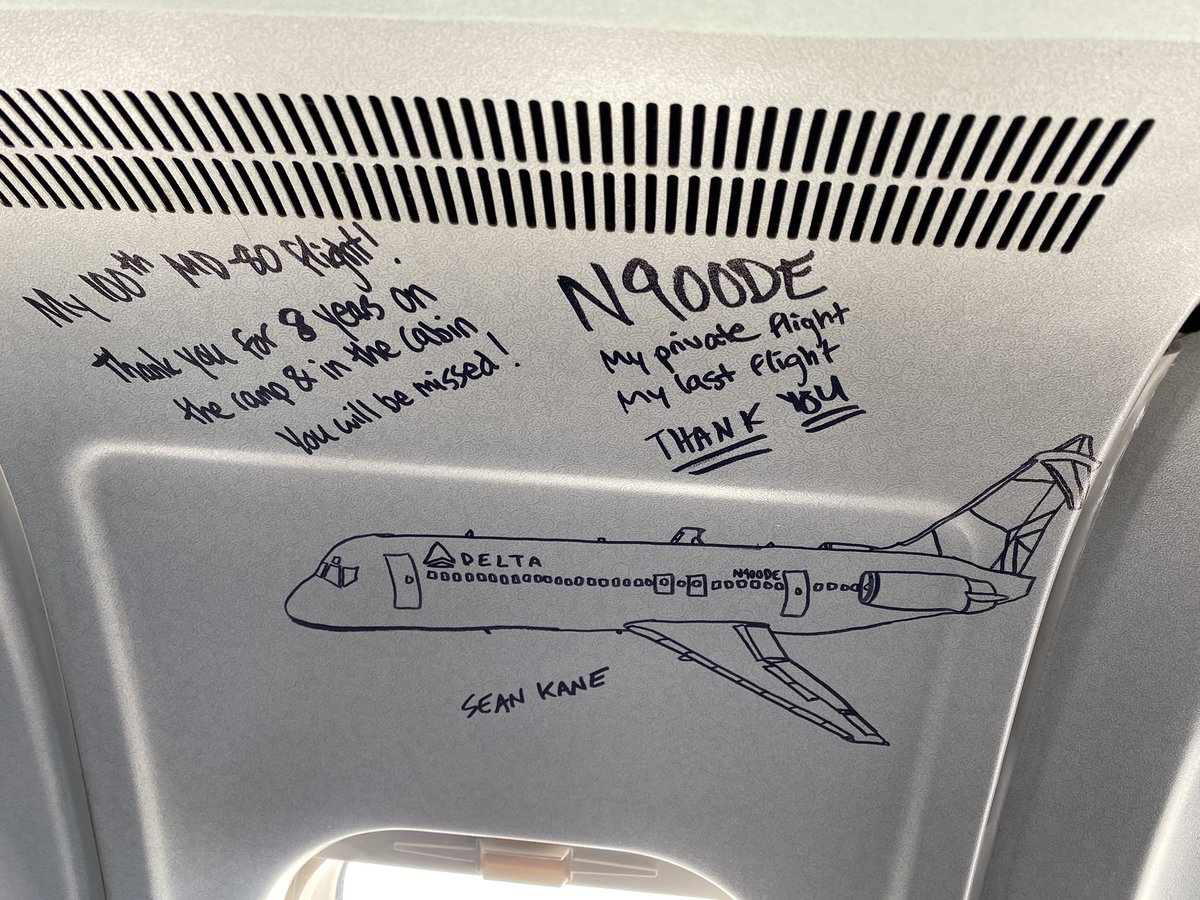 airchive's tweet image. Autographing the windows, bulkhead, windows, side panels, oh my! A social distancing nightmare but what ya gonna do? 
@Delta #MD88