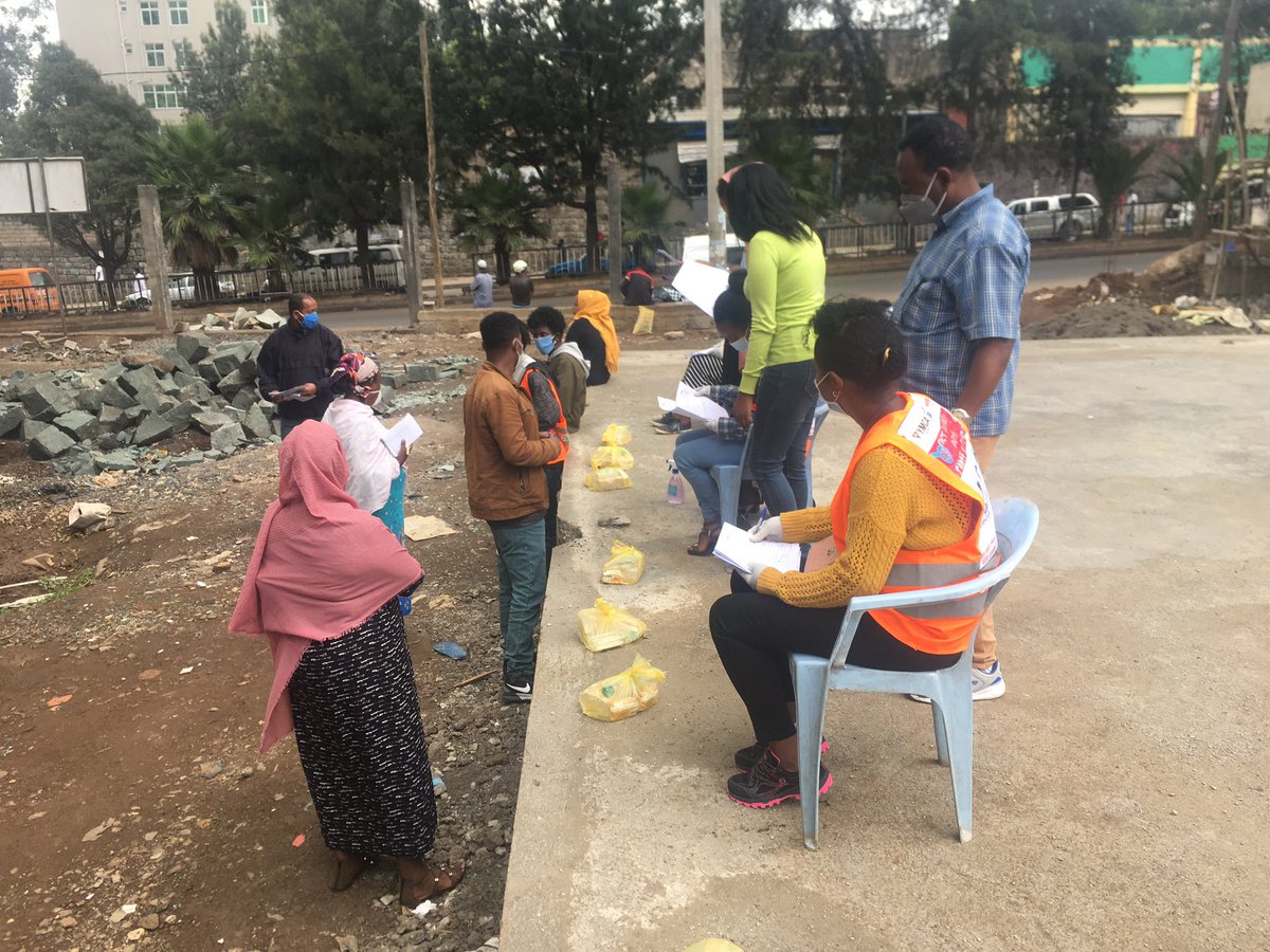 SmartUpAddis123's tweet image. Day 2        Making the youth to participate in community outreach is one of the objective SmartUp Addis youth center , 
so that the youth  took part in volunteer activities at addis ketma worda 2 and 3 has donated Sanitazers and soap #Africa_YMCA @SmartUpAddis123