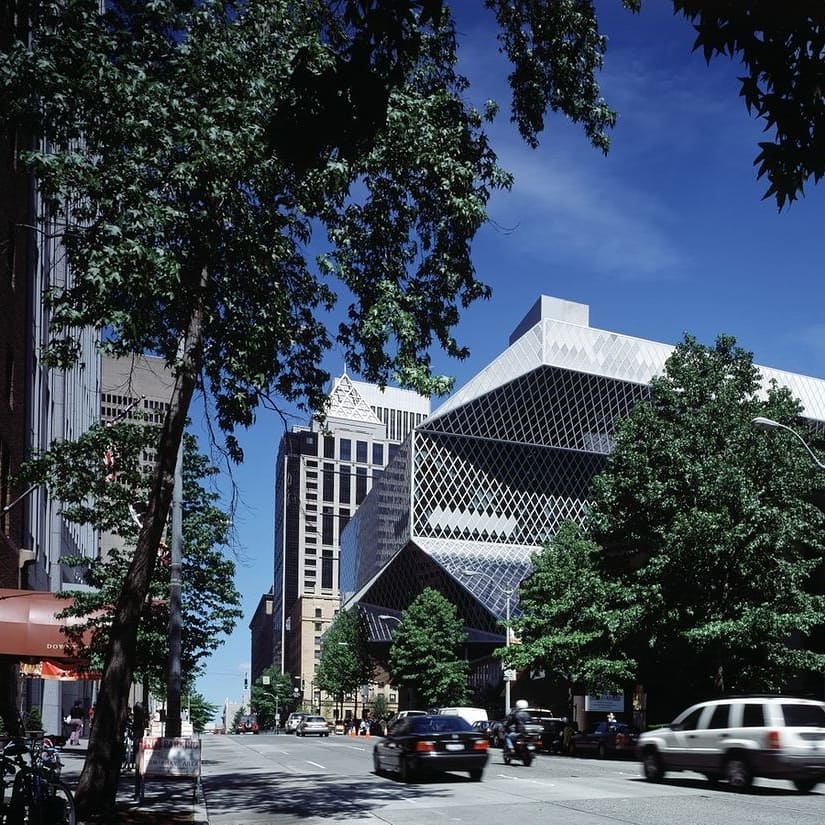 jjperezmonzon's tweet photo. Las bibliotecas más espectaculares y vanguardistas del mundo.
Uno de los edificios más importantes de la urbe es la biblioteca, máxime si es una moderna construcción como la que te mostramos esta semana. https://t.co/OCzILuKjoF https://t.co/BiAT72Tag9