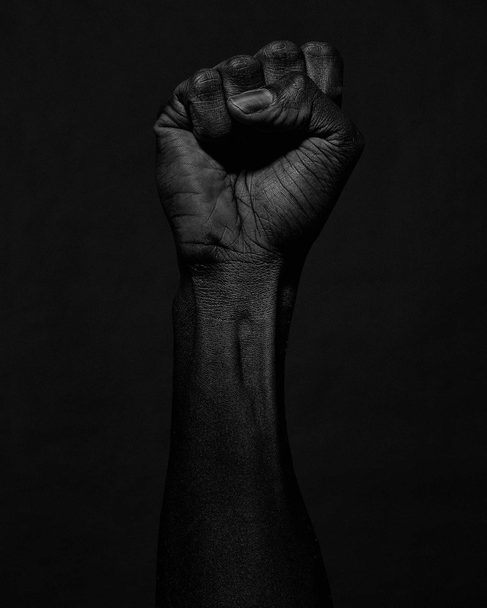 iCracky's tweet photo. ✊🏾✊🏽✊🏼✊🏿
#BlackoutTuesday https://t.co/eeZN5hMrWK