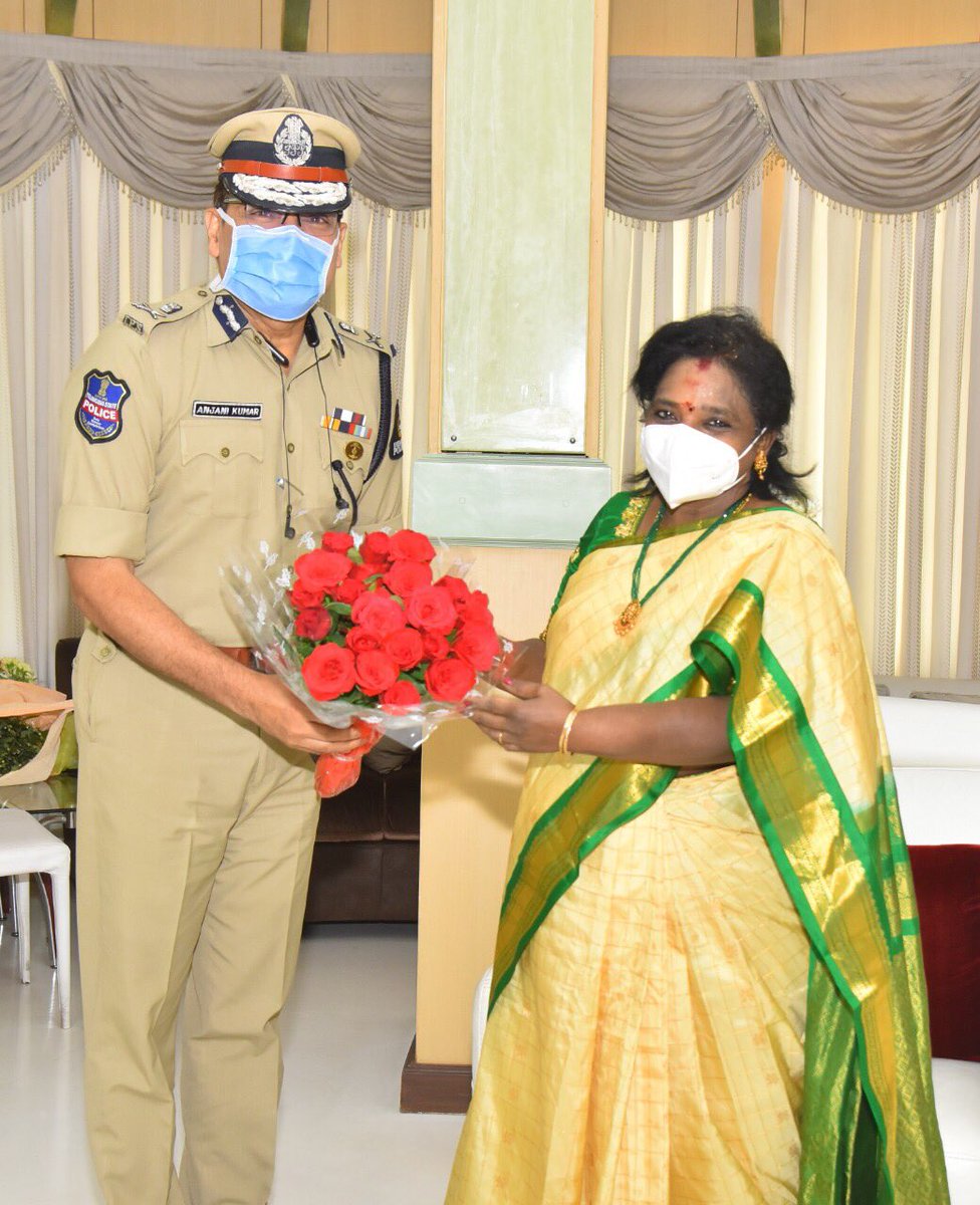 Sri.Anjani Kumar,IPS, Commissioner of Police, Hyderabad has wished the HE Governor Dr Tamilisai Soundarajan on her birthday and presented a Bouquet to the HE Governor of TS...