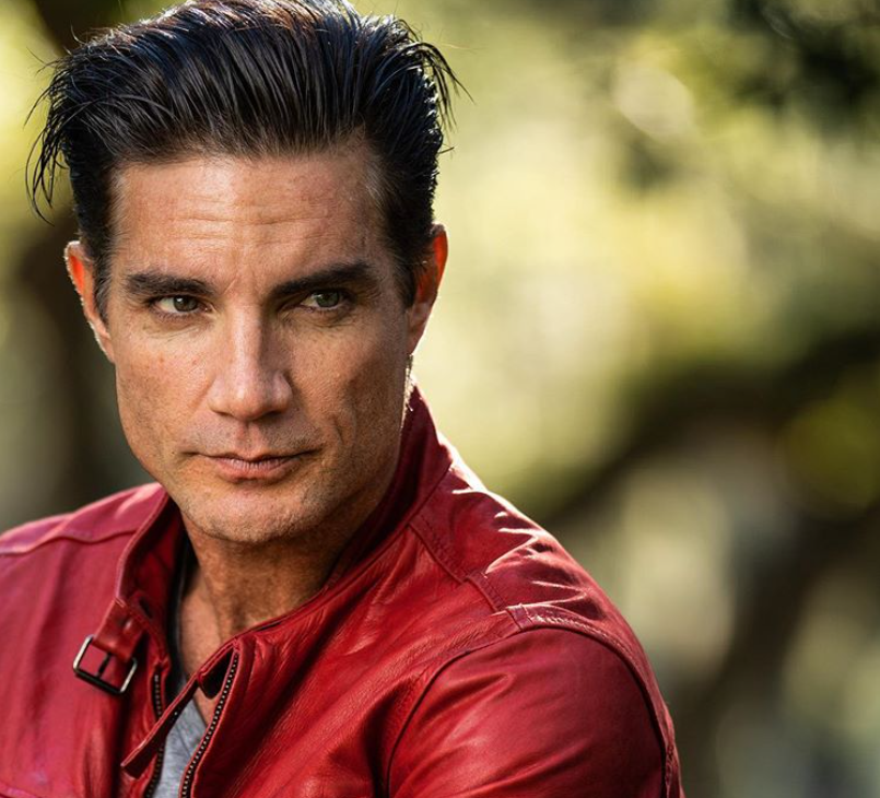 Victor Gonzalez regresa a las telenovela de la mano de @NachoSada, que lleva por título tentativo #Sabina. El actor le dará la vida al villano "Leonel Montes", un personaje que lleva heridas de su pasado.