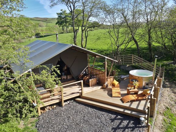 Rarebits's tweet photo. Rare Hideaways Lon Lodges, Winners of the Gold Award for Green Tourism, Stay in one of the luxurious Lodges or, the Stellar Safari Tent provides a truly luxurious glamping experience. #DreamNow #VisitLater #StaySafe #DontCancelPostpone #TogetherInTravel #WelshRarebits https://t.co/PiuXtrDKyv