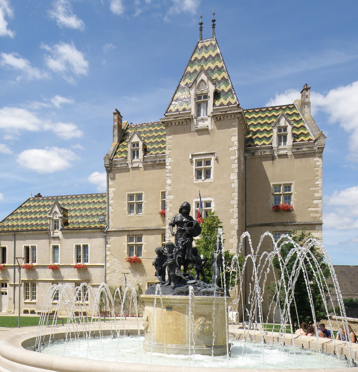 HISTOIRE_DU_VIN's tweet photo. Visite guidée Meursault – un village viticole en Côte de Beaune Meursault 17 juillet 2020 https://t.co/1ON4JF47ts @unidiversmag @MoreyMeursault @CRT_bourgogne https://t.co/wyvyaTGUMD
