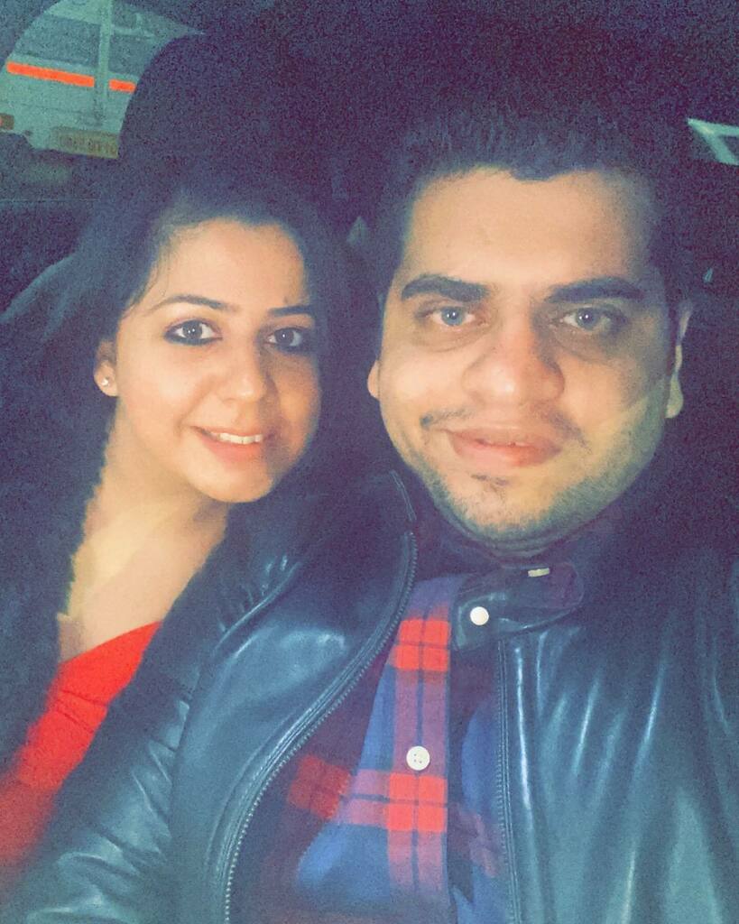Rahib_S's tweet photo. When life was very pretty normal. Remembering last few outings before the lockdown with my beloved👩‍❤️‍👨🧿 https://t.co/PhN6FG1ZGY https://t.co/GsY0c54eUL