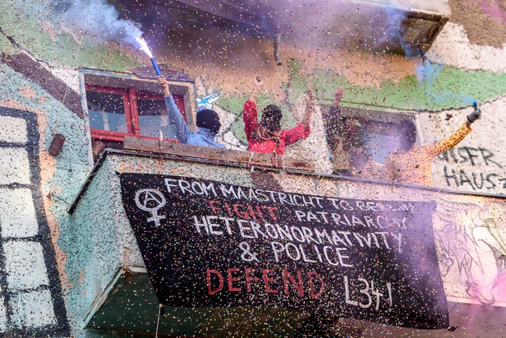 "Ein möglicher "Räumungstitel" soll, so wurde es [von #Padovicz] angekündigt, "unverzüglich einer Vollstreckung zugeführt werden."

Die <a href="/Liebig34Liebig/">Liebig34</a> ist mehr als ein Haus aus Wänden und Dach! Sie ist #Freiraum für zahlreiche Menschen, die außerhalb dieses Raums permanent...