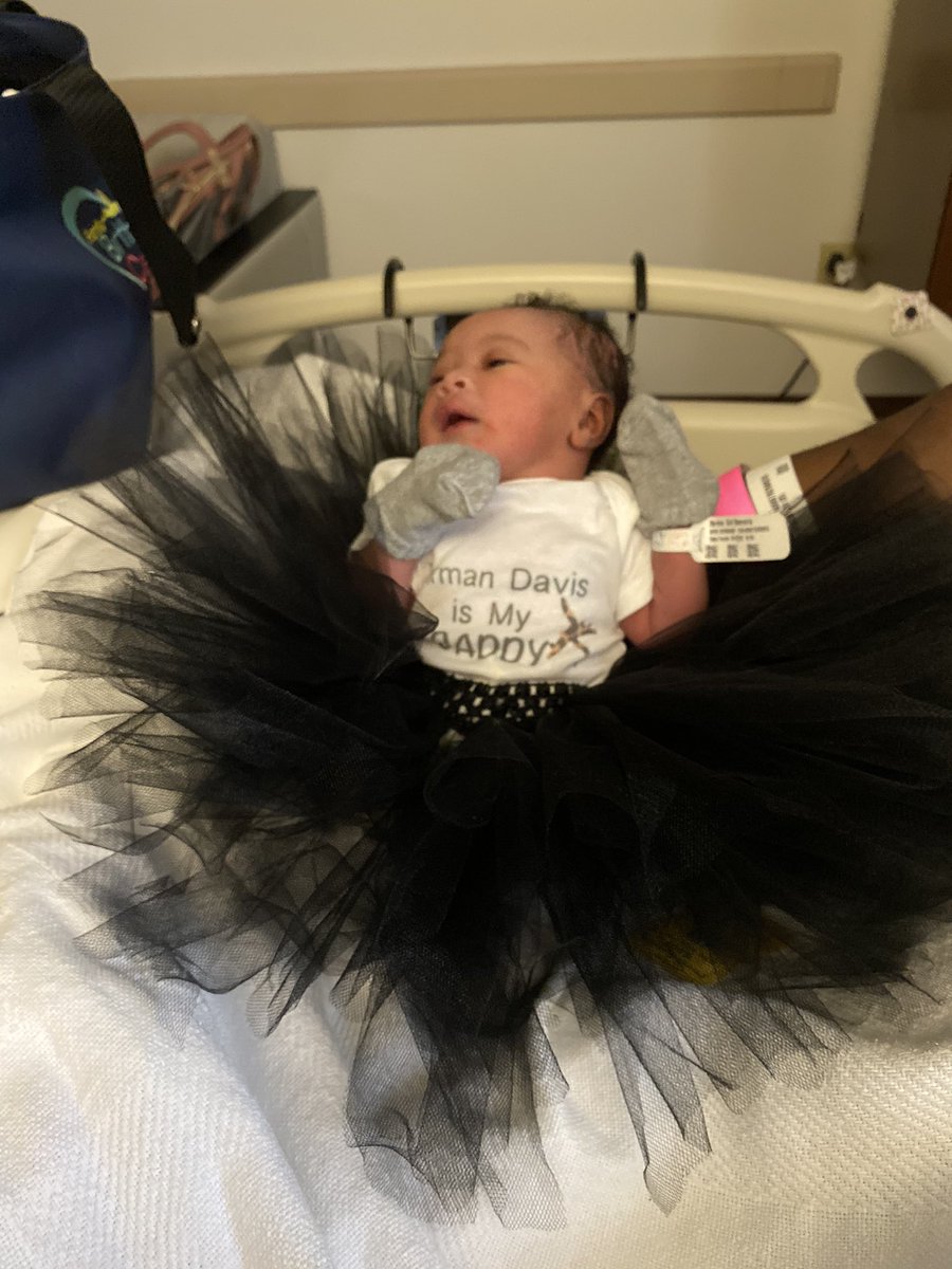 imnadanae's tweet photo. 18 hrs of labor!!!!! Lord I thank you. The c-section was so intense but I ate it UP!! I’m so proud of me and my daughter! 💓 6/1/20 8:02pm https://t.co/GxBhrbulA9