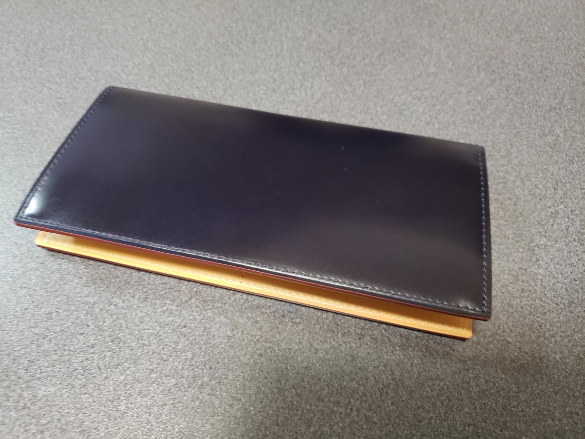 翔太郎 今まで使っていた長財布を買い換えた 尻ポケットに入れて座ったりしていたので折れてひびが入ってたり カード類を乱雑に詰めていた為に形が変わってしまっていた 今度は大事に使う