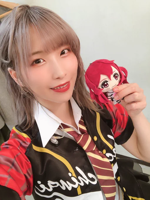 本庄さんお誕生日おめでとう?

チームのみんなと監督に囲まれてお祝いしてもらってるんだろうな。
いつもありがとう、本庄さん。これからもずっと宜しくね。⚾️

 #ハチナイ 