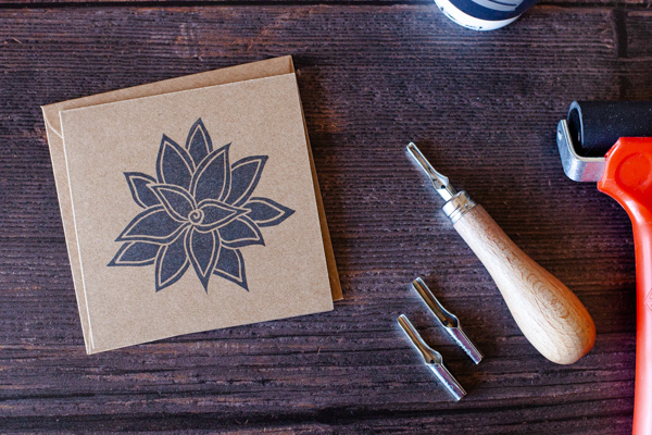bfootprinter's tweet photo. Single flower, 4x 4" hand stamped card. Made from 240gsm recycled Kraft card:
https://t.co/MlJvhOtmPt #etsyselleruk #handmadewithlove #printing https://t.co/IxkxflhDGR