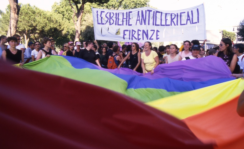 Nonostante tutto, il world pride si svolse e fu un successo con circa 500mila partecipanti e ospiti come RuPaul, Gloria Gaynor e i Village People