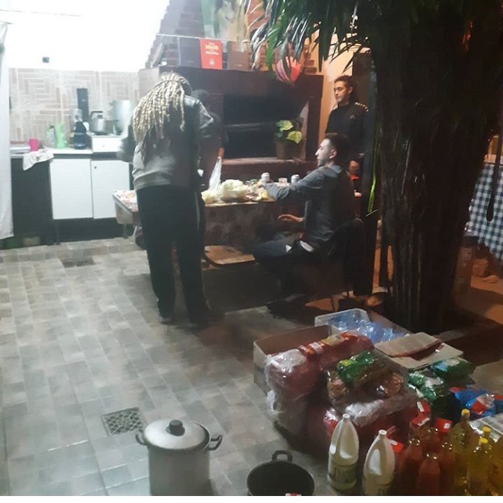 FilialRiverSM's tweet photo. Almuerzo solidario por los 119 años de nuestro club.
Olla popular en el comedor La Tradición de barrio Curita. https://t.co/m39wPIG6c3