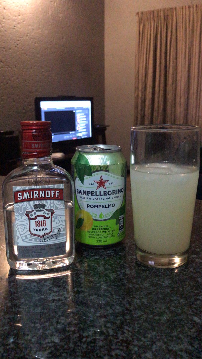 Best dash ever! <a href="/SmirnoffSA/">Smirnoff SA</a> original 1818 vodka and a Sanpellegrino Pompelmo. Enough said.