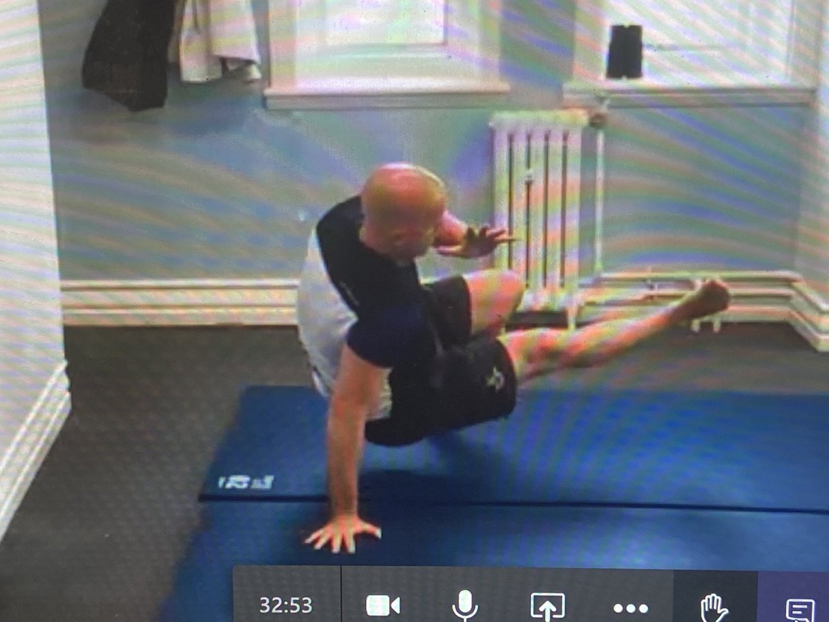 ReedsStrength's tweet photo. Great live S&amp;C session tonight with the year 9’s &amp; 10’s in High Performance programme with the boss #Hainingtraining. If you are in the HPP check emails &amp; teams for when your sessions are or email Mr Edwards ⁦@ReedsSchool⁩ @ReedsSport⁩ #teamreeds #StayActive https://t.co/f3RpXpFNYV