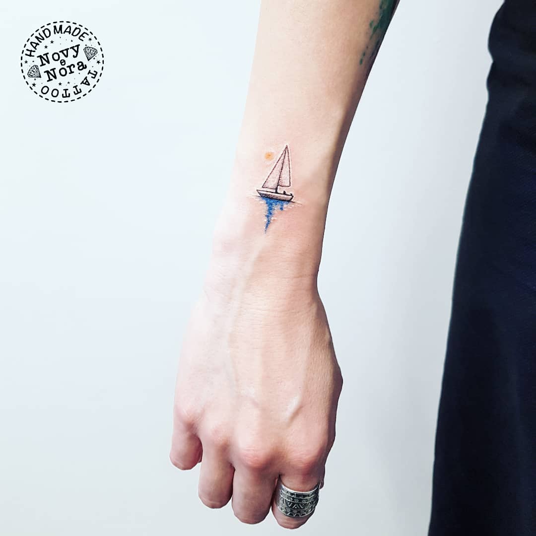 50 Minimalist Hand Poke Tattoo Designs by Pokeeeeeeeoh | TattooAdore
