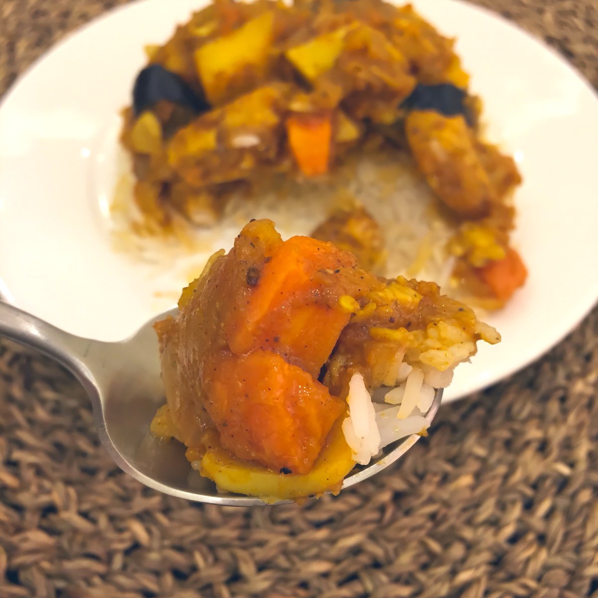 HealthQueen4's tweet photo. مقلوبه صحيه لذيذه 😍💙 
.
و ع معدتي وعيونكم بالف عافيه 🍛🌸
.
#رابطة_المتكممين 
#فضفضة_المتكممين 
#رابطة_المكممين 
#رابطة__المتكممين https://t.co/UthgqLek5w