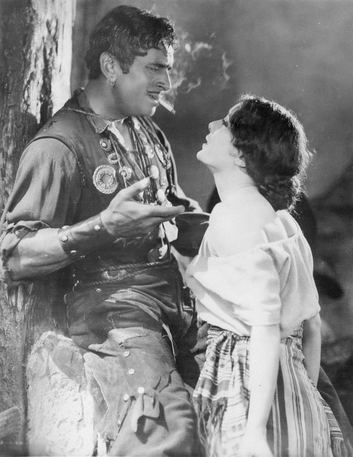 Conrad J. Barrington on Twitter: "Douglas Fairbanks and Lupe Vélez in a publicity photo for The Gaucho (1927) https://t.co/K4lFbqYe1Q" / Twitter