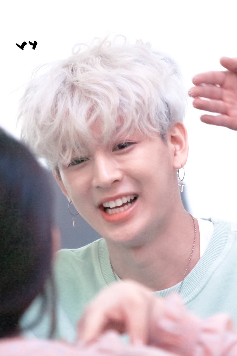 170603 말도안돼.. 너무 예쁘자나..!!ㅠㅠㅠ  
<a href="/sssong6823/">송윤형</a>
 #iKON #YUNHYEONG #아이콘 #윤형 #송윤형