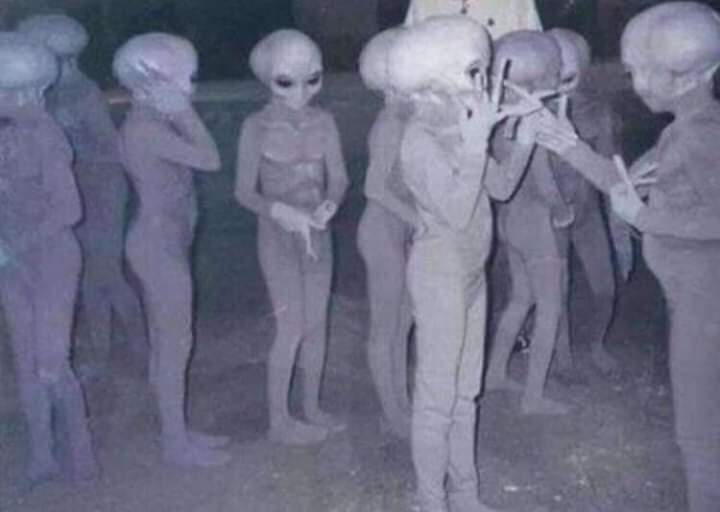EdgarIs76091228's tweet photo. #anonymousvsconvoy Los aliens de el Area 51 nerviosos porque ya les toca su presentación: https://t.co/FAeazBWl1B