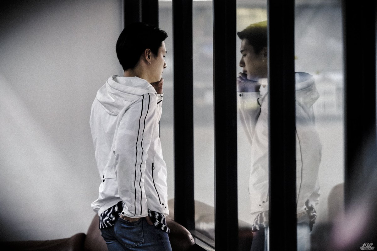 _AeaW_Woo's tweet photo. เพราะฝนที่ตกอยู่ทางโน้น หนาวถึงคนทางนี้ ยังอยากได้ยินทุกเรื่องราว
// ฝนตกแล้วคิดถึงงานที่อุดร เลยค้นรป คิดถึงจัง
180526
#KristPerawat
#ยยขคพ
#ExpressMinions https://t.co/FeHB4R9Mm4