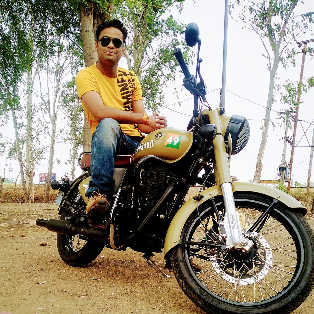 SoberShubham276's tweet photo. #mppolice#royalenfield #royalenfieldsignals 
#indianpolice #khaki #jabalpurpolice #police #cop #indiancop #upsc #adventure #bikeriding #bhedaghat_jabalpur #dhuandhar #narmdariver #deshbhakti #jansewa #coronafighter #coronawarriors #coronavirus #lockdowndays #lockdown https://t.co/rLUsu2CtBa
