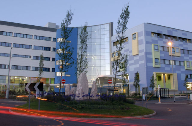 Thousands of our patients have been able to continue accessing specialist services during the #COVID19 lockdown without having to attend hospital, thanks to the growing use of video consultations:

ouh.nhs.uk/news/article.a…