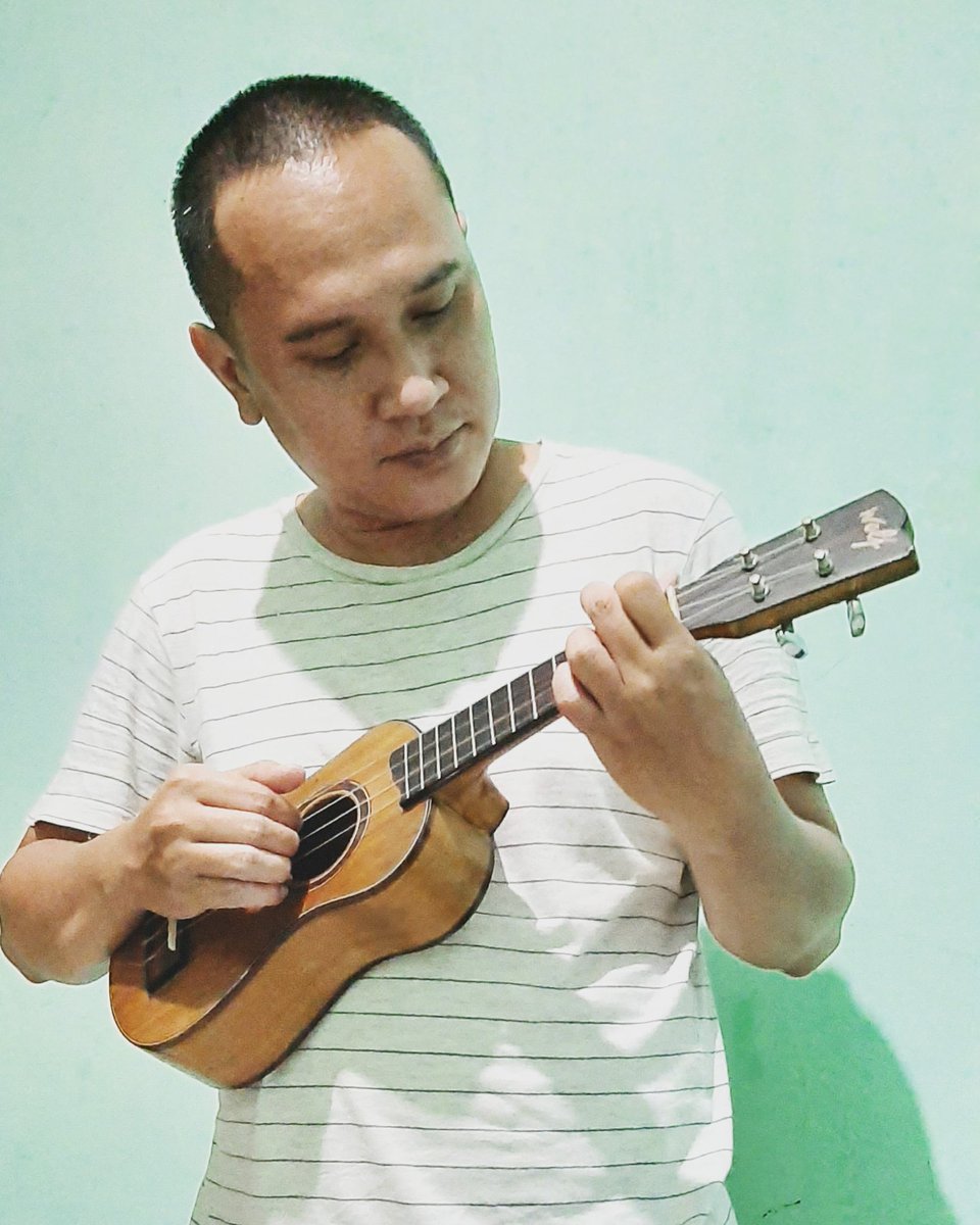 AdeCondhe's tweet photo. Ukulele
.
.
Kentrung Style
.
.
_MM_ https://t.co/0rEZv70eCY