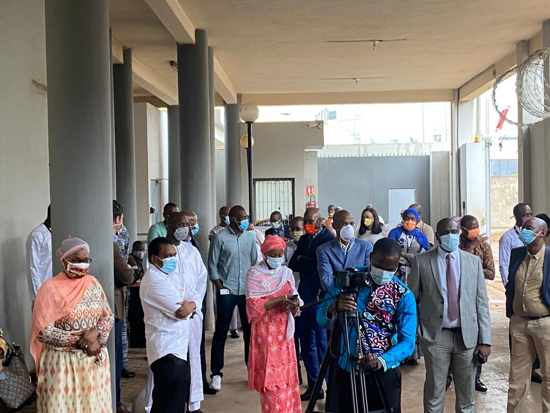 Après 17 ans de bons et loyaux services en qualité de DRJ, @Bakara est appelé à de nouvelles fonctions au niveau de l’AMRTP en qualité de membre du Conseil de Régulation. <a href="/BrelotteBa/">Brelotte Ba</a> la remercié pour sa contribution déterminante au développement d'<a href="/Orange_Mali/">Orange Mali</a>, et ce depuis 2003.