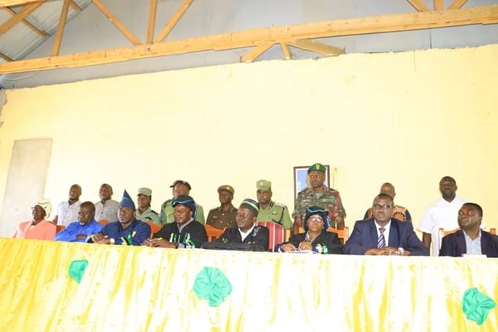 simiyu_region's tweet photo. #SimiyuRegionUpdates
#HABARI:-Katibu Tawala wa Mkoa wa Simiyu, Bw. Jumanne Sagini amewataka viongozi wa Halmashauri mkoani hapa kuwachukulia hatua watumishi wote waliosabaisha hoja za ukaguzi katika mwaka wa fedha 2018/2019. https://t.co/yujLh6h518