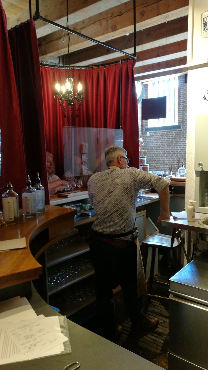 Vandaag voor het eerst sinds 2,5 maand weer bezoekers in <a href="/jenevermuseum/">Jenevermuseum</a> Wat fijn om onze vrijwilligers en vrienden weer te mogen begroeten! #zomerarrangement #proeverij #tasting #jenever #genever