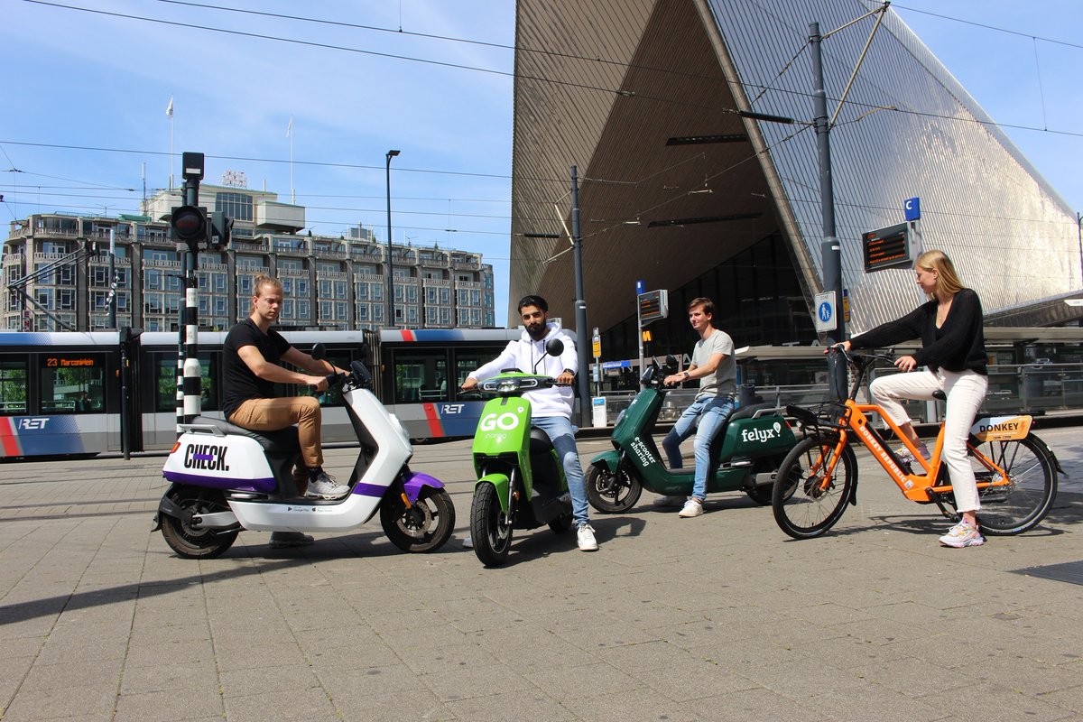 De @RETRotterdam @Rotterdam, @rotterdamahoy en vervoerders @ridecheck_nl, @Donkey_Republic, @ridefelyx en @gosharingnl werken vanaf vandaag samen om Rotterdam bereikbaar te houden. Van OV overstappen naar een scooter of fiets? Bekijk met de RET Real Time App de beschikbaarheid.