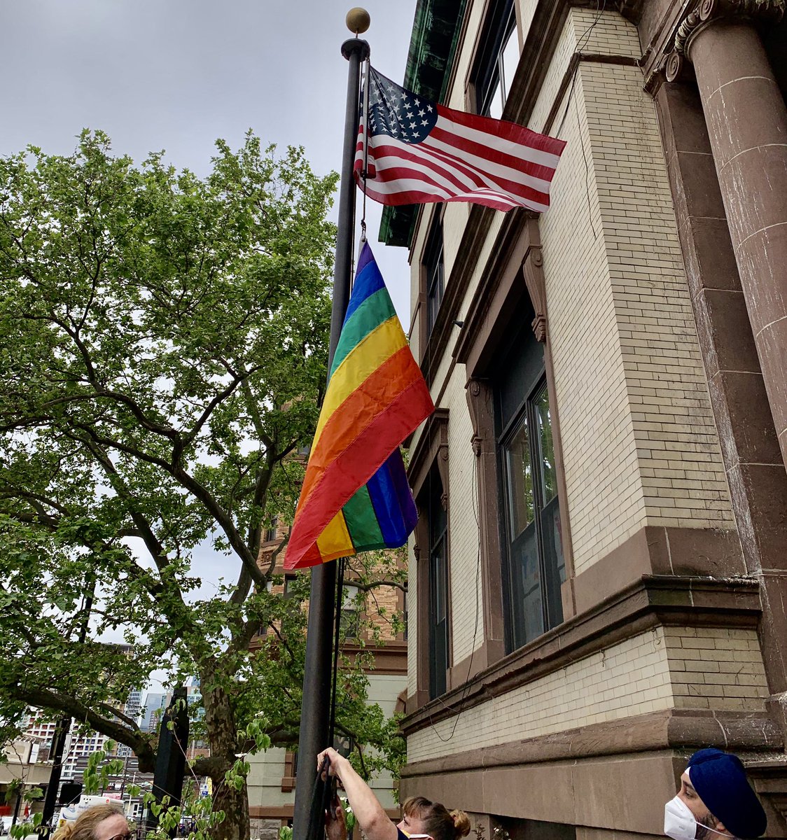 RaviBhalla's tweet photo. We raised the #Pride flag above City Hall today, to demonstrate our continued solidarity with our LGBTQ+ community, as well as all those who have been oppressed and deserve to be heard, respected and listened to. #PrideMonth #BlackLivesMatter #TransRightsAreHumanRights 🌈 https://t.co/8sBkHy797a