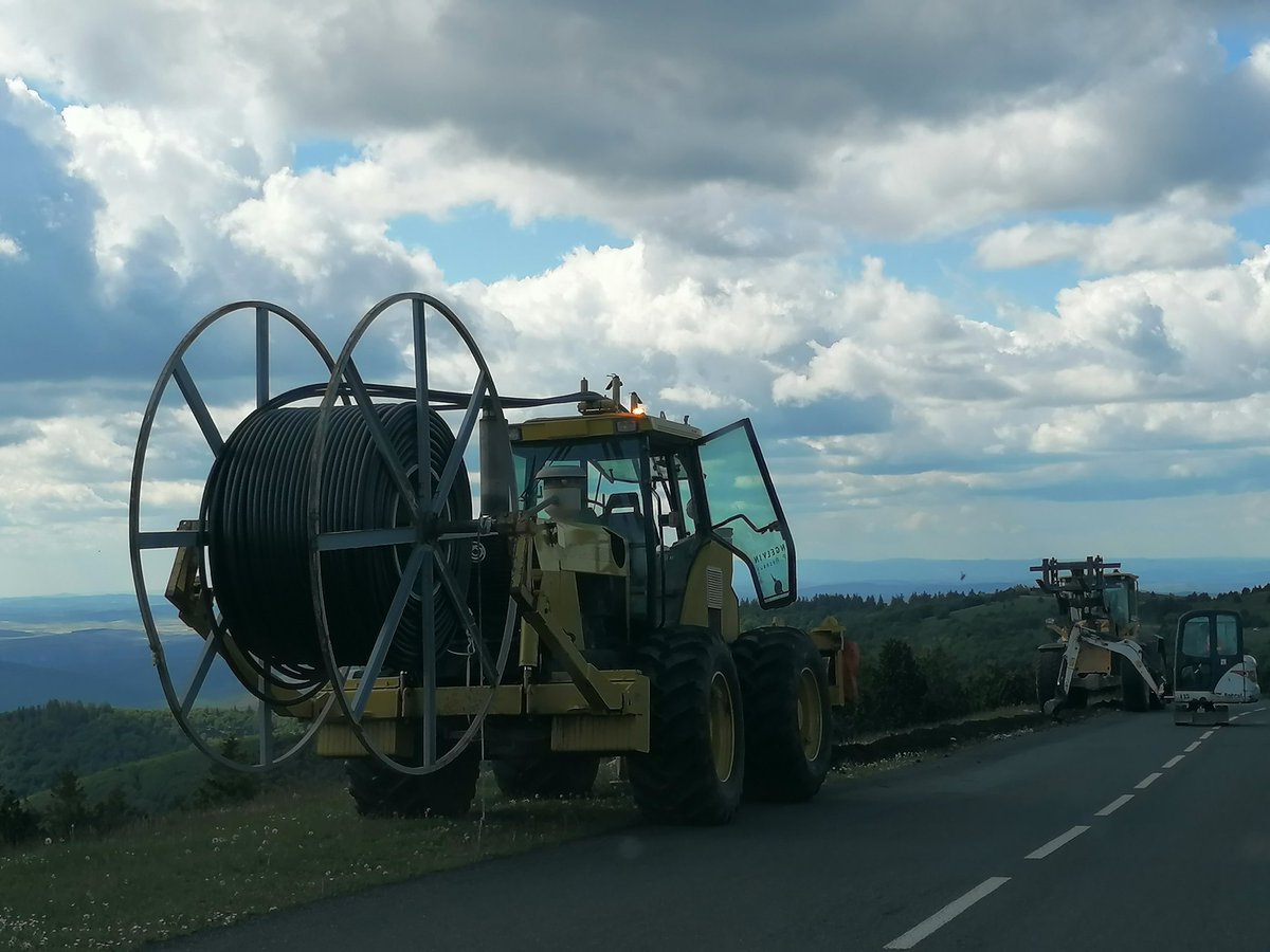 vidal thomas (@vidalthomasgard) on Twitter photo La fibre arrive au sommet du Mont-Aigoual pour l'arrivée du <a href="/LeTour/">Tour de France™</a> le 3 septembre prochain
Merci <a href="/OrangeOccitanie/">Orange Occitanie</a> 👍 La fibre arrive au sommet du Mont-Aigoual pour l'arrivée du <a href="/LeTour/">Tour de France™</a> le 3 septembre prochain
Merci <a href="/OrangeOccitanie/">Orange Occitanie</a> 👍