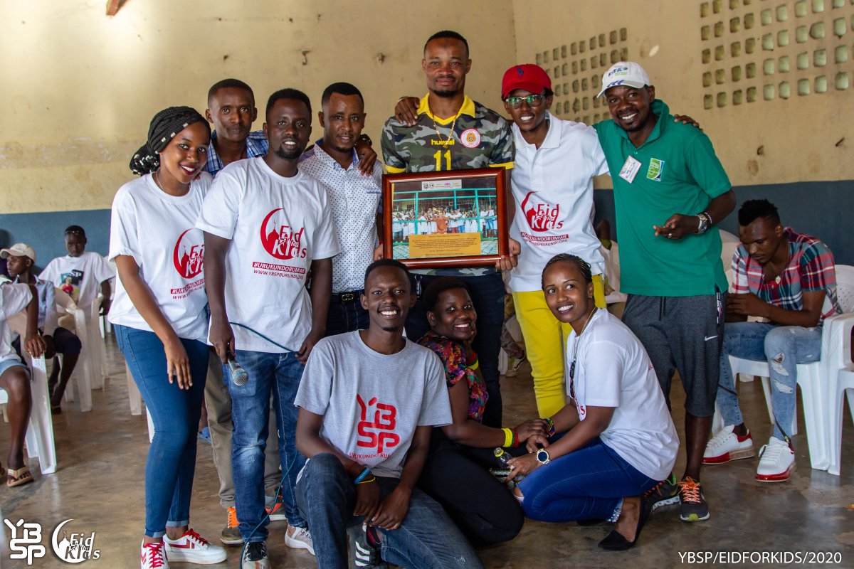 ybspburundi's tweet photo. #EidForKids Retour en images : Comme Monsieur Chardonne l’a dit : L'amour fait les bons
caractères quand il est partagé. C’est ce qu’on s’efforce, en tant que membre et ami de YBSP, de
partager.
#YBSPBurundi #YBSP #UrukundoRumwe https://t.co/tCyzgvTiEq