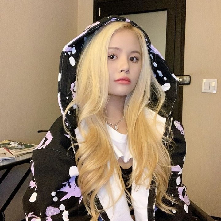 UpdateKGirls's tweet photo. Sorn, do CLC, se pronunciou sobre os recentes acometimentos no mundo.

"[...] Eu tomei um tempo para aprender sobre tudo o que está acontecendo no mundo, é hora de todos nós falarmos e termos certeza de que somos ouvidos para um bem maior no mundo. [...]" https://t.co/U5uYJLJRpa